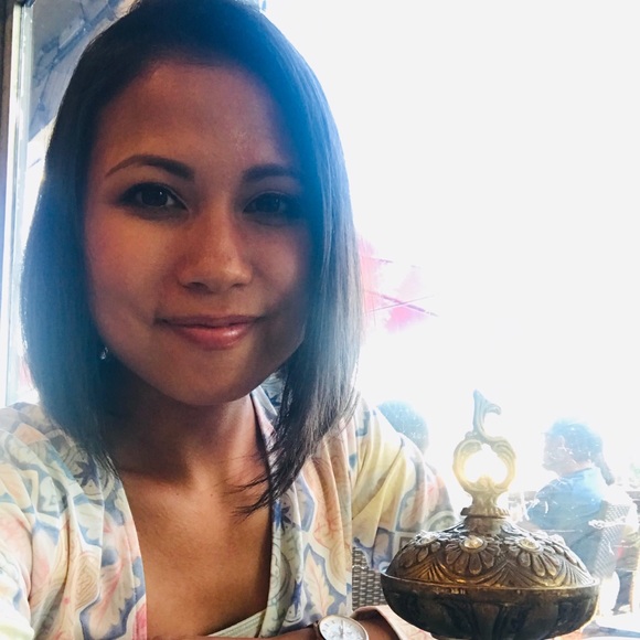 Meet your Posher, Alexis May - Picture 1 of 3